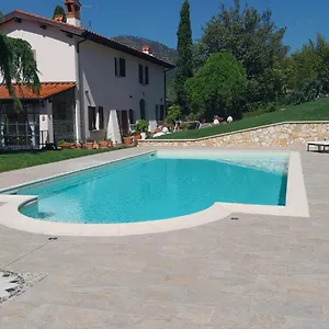 https://villa-salviati.it-tuscanyhotel.com
